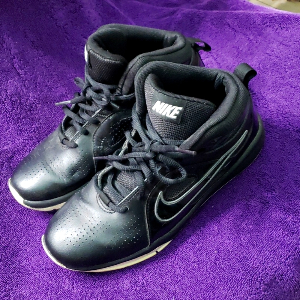 Nike Team Hustle D Size 8 (Kids)